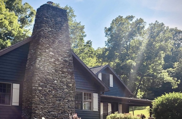 The Bristol Lodge with hot tub, and game room