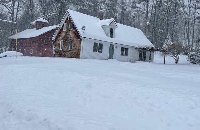 The Brook Cottage ~ Cozy & Dog Friendly!