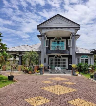 The Bungalow Homestay with Private Pool by Cheta