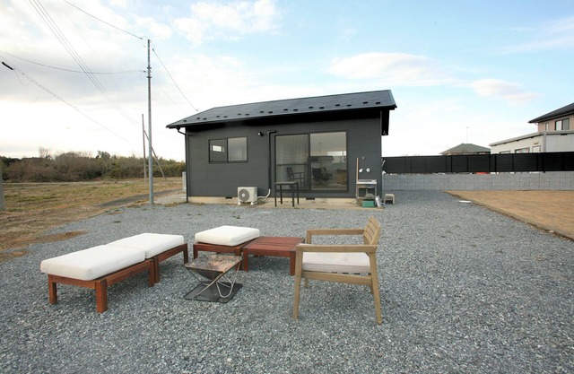 The Camping Yard Higashi Matsuyama" - BBQ, campfires, and tents available for overnight stays.