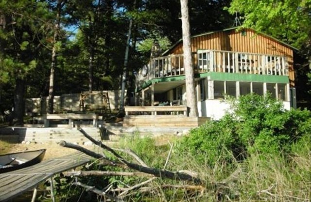 The Card's Nest Rental Cabin on Lake in Wooded Area