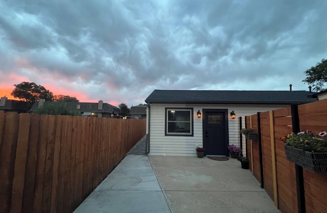 The Casita - Private Guesthouse in the heart of Aurora!