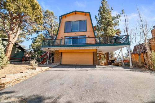 The Cedar Bear Lodge, Jacuzzi with an Outdoor Patio & BBQ