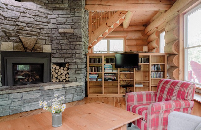 The Cedar Crest Log House