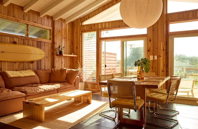 The Cedar House - Private Yard and Entrance!