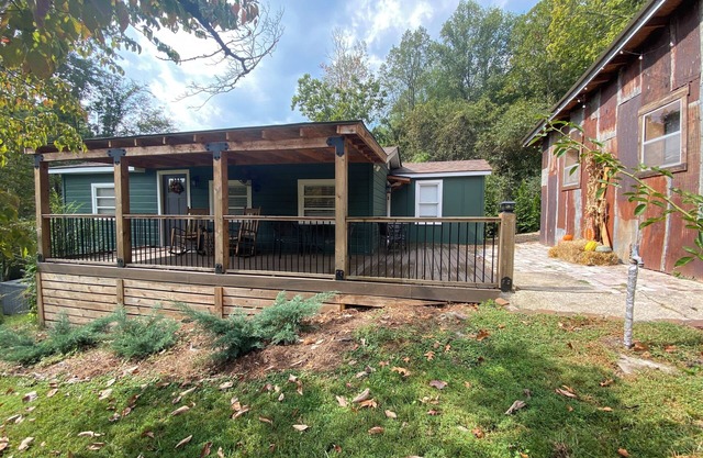 The Chalet-1.5bath, sleeps 4, Franklin/LeipersFork