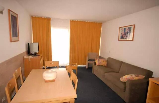 THE CHALET - Pool 10 - 3 Rooms for 8 People