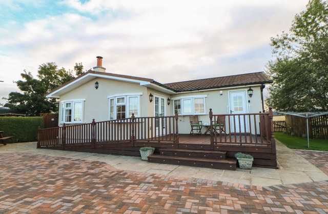 THE CHALET, with open fire in Welbury