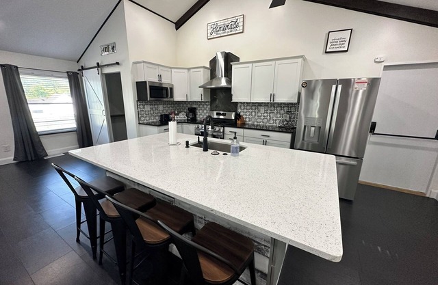 The Chapel- Beaches, GOTL, Historic Harbor