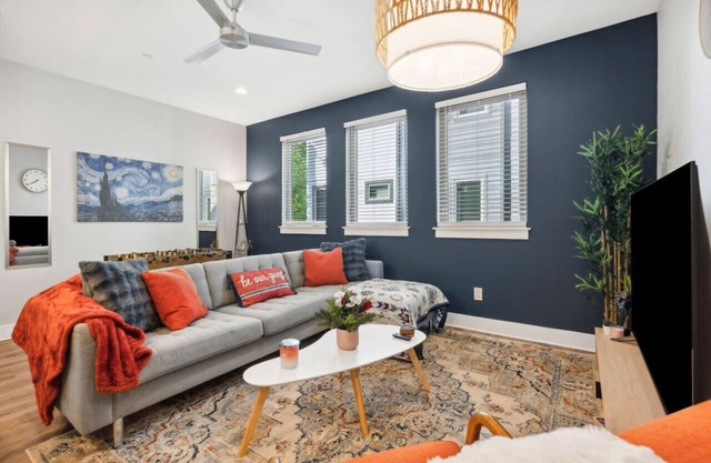 The Charm :2BD In the Heart of Magnolia & Stylish!