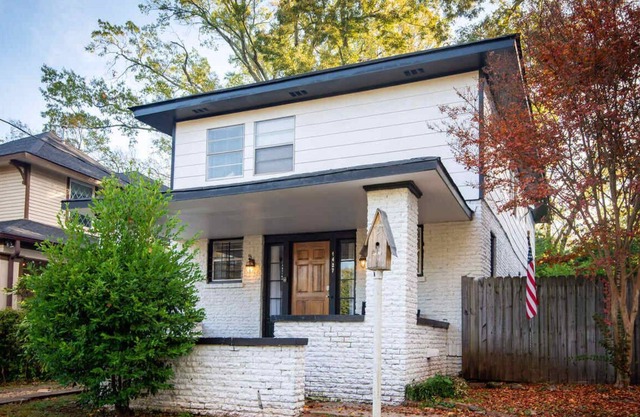 The Charmer at Glen Iris- Sleeps 14 -Serene Stays