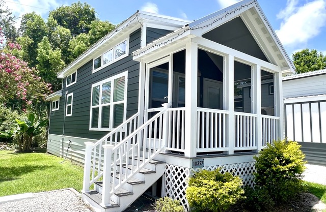 The Citrus House - Lakeside Tiny Home Near Orlando