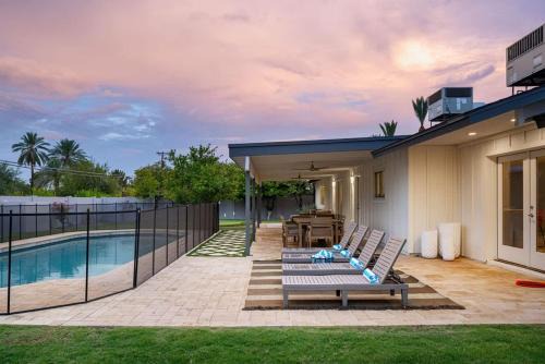 The Claremont - Chic Luxe Putting Green & Pool