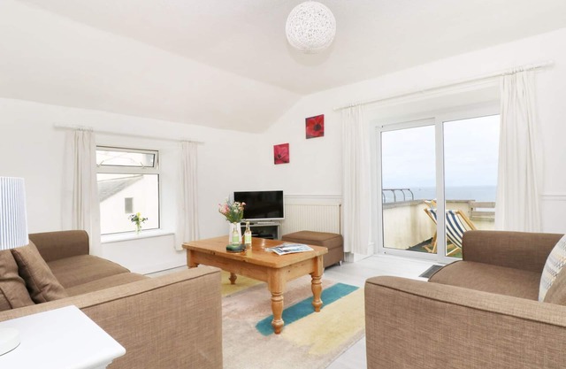 THE COACH HOUSE, pet friendly, character holiday cottage in Sennen