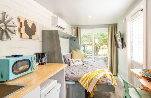 The Container Retreat @290 Wine Trail #3 Hill Country bliss