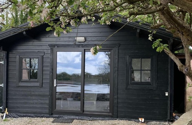 The Cosy Cabin by the shore
