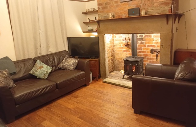 The Cosy Snug the Tardis of Glossop nnnn