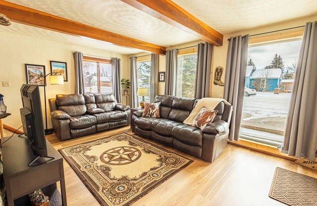 The Cowboy Bunkhouse - 3 bedroom house in Laramie, close to the UW and downtown!