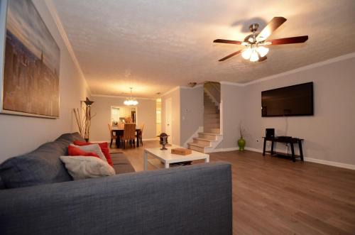 The Cozy Pearl Townhome - 10 mins to horse park