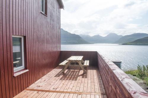 The Cozy red house with Amazing sea view