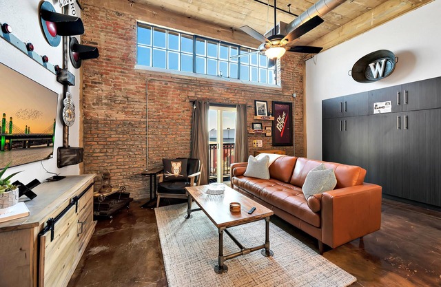 The Crossing at 202- Downtown Waco/Steps to Silos