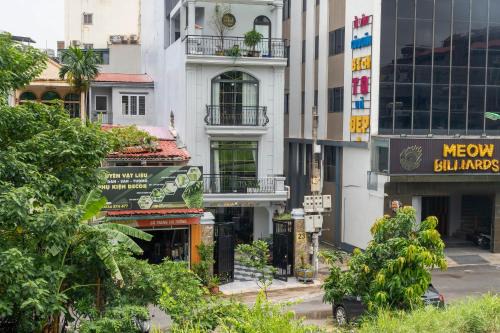 The Dahlia Hotel & Apartments