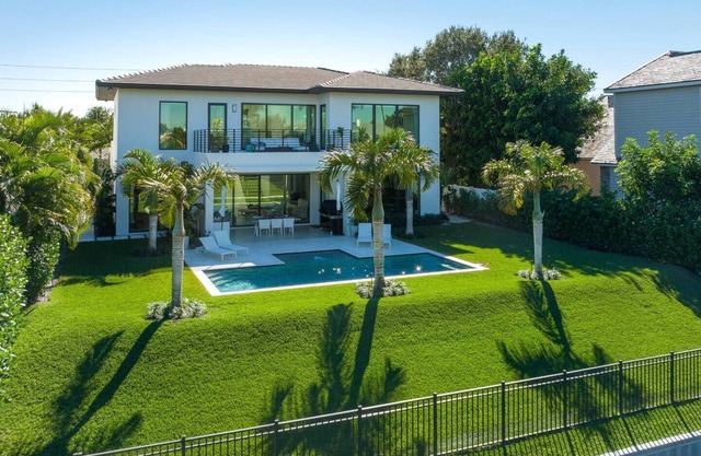 The Delray Luxe Haven - Waterfront Modern Retreat!