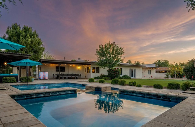 THE DESERT ESTATE: HEATED POOL + SPA + PICKLEBALL