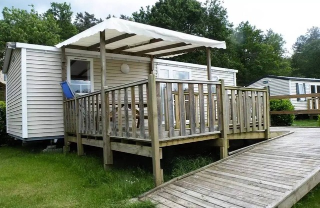 THE DOMAINE DE PECANY (La Noix de Pecan'y) * - Mobile home for all - AIR CONDITIONED - Suitable for people with reduced mobility 4 to 6 people - 4 people. included in the price