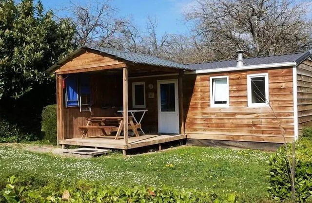 THE DOMAINE DE PECANY (La Noix de Pecan'y) * - Wooden rental - covered chalet style terrace - RENOVATED IN 2024 5 to 6 people - 5 people. included in the price