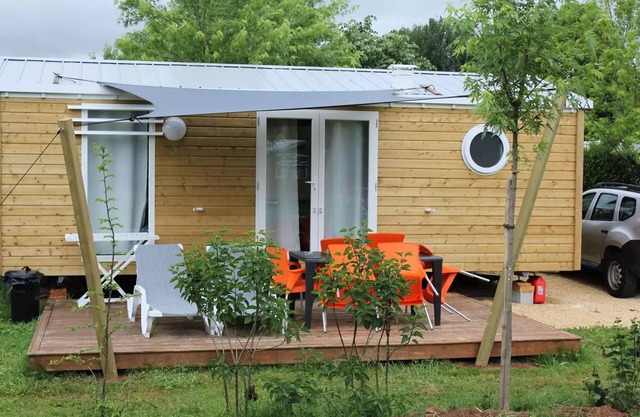 THE DOMAINE DE PECANY (La Noix de Pecan'y) * - Wooden Mobile Home - AIR CONDITIONED 4 to 6 people - 4 people. included in the price