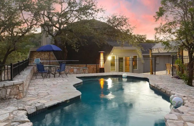 ***The Dome Resort w/ HEATED pool and GAMEROOM***