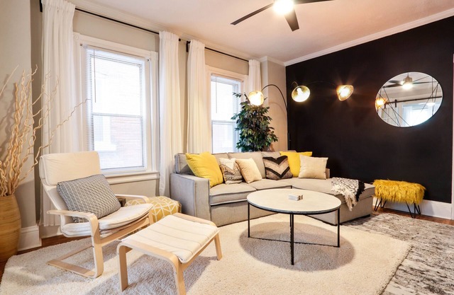 The Downtown Bee: Cozy & charming escape steps from Main Street Bethlehem!