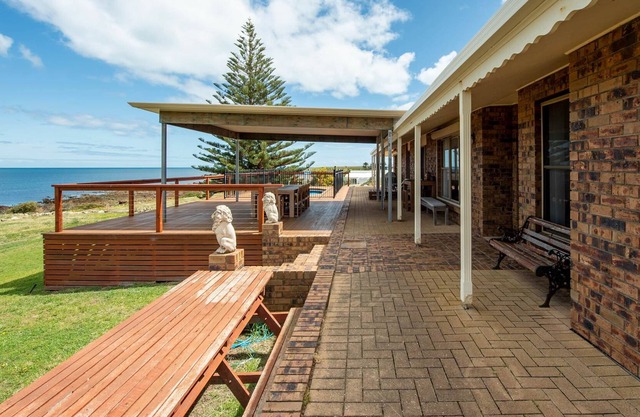 The Dukes of Yorkes, Absolute ocean front beach house at North Beach, Wallaroo