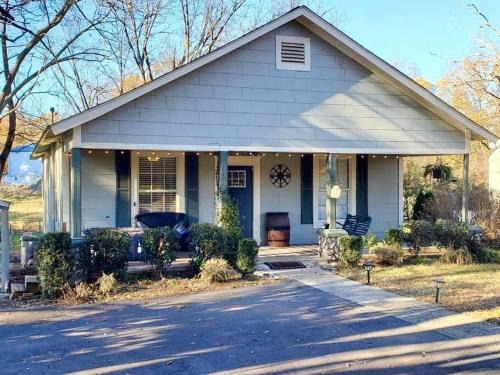 The Elliott Haus: Great For Families. Long Stays. Fully Stocked Kitchen