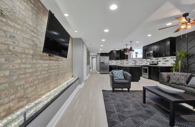 The En Bronze ~ 7mins To Dining & Downtown Chicago
