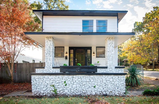 The Enchanter at Glen Iris-Sleeps 14 -Serene Stays