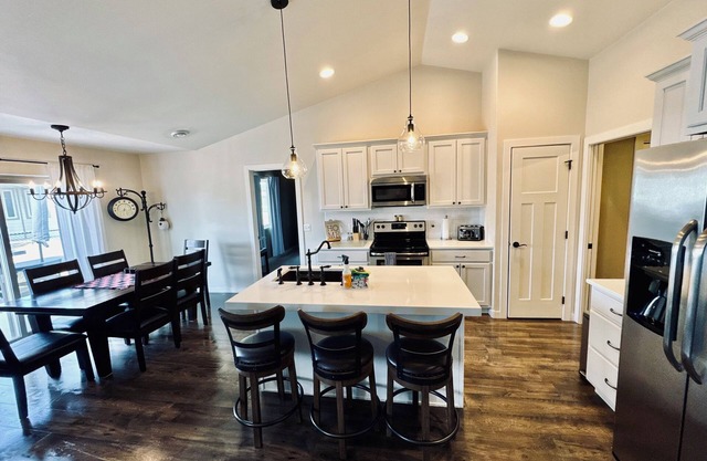 The Escape in Spearfish No Steps Dbl Gar No Gravel! Cozy & Easy Access to I-90