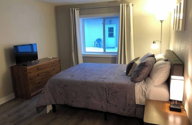 The Family - Entire private 2 bed/2 bath Apt