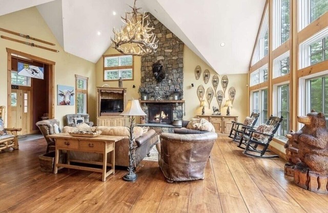 The Fireside Lodge - Stratton View, Luxurious and Modern, Sleeps 16