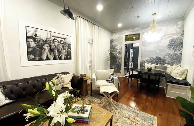 The FreeTown Roost. A Stylish 2 bedroom house in the heart of Downton.