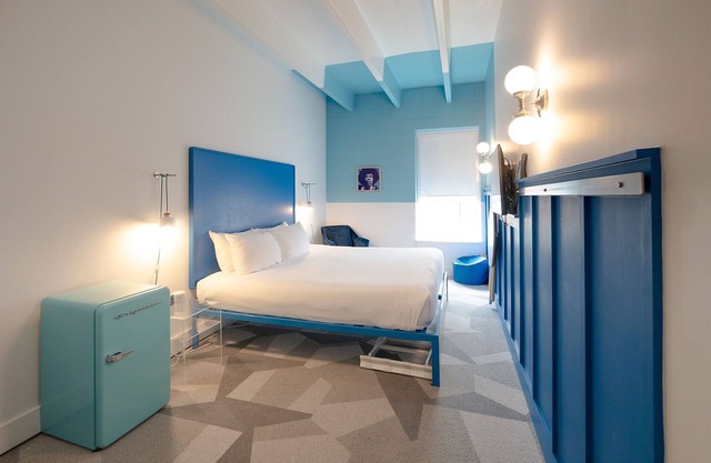 The Gallatin 215, Colorful Boutique Hotel