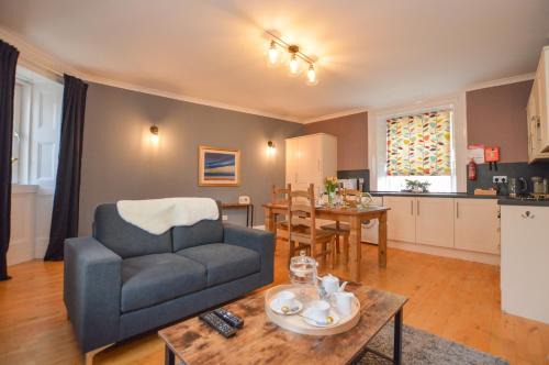 The Gallery Apartment - Spacious, Town Centre, Walkable to Ferry Terminal,