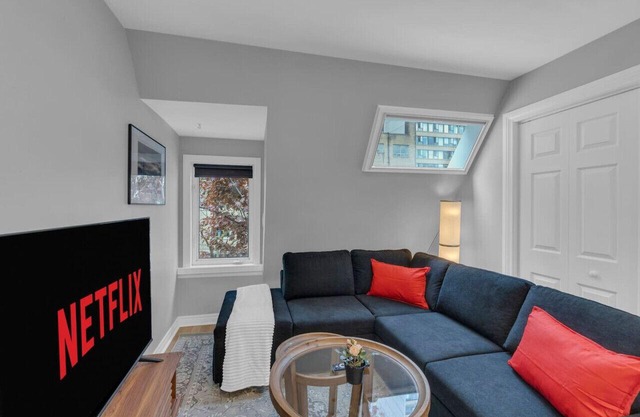 The Gallery - Designer 3BR - Downtown