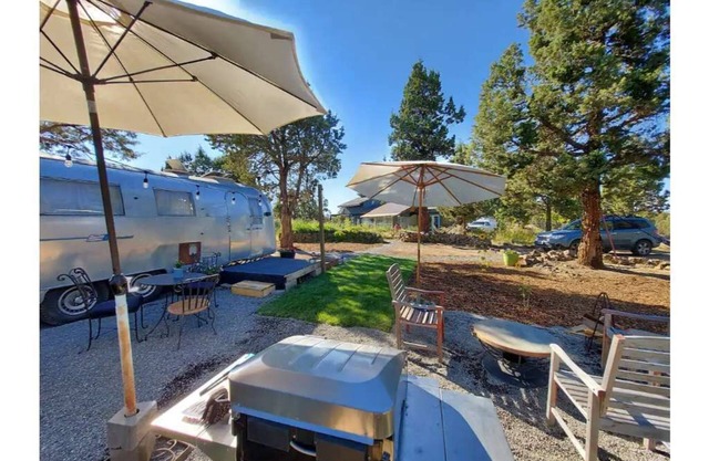 The Garden Airstream (No cleaning fee)