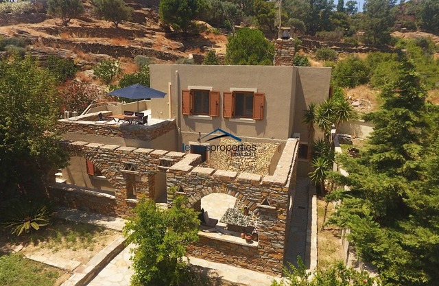 The Garden House only a 2 minute walk from the marina of Vourkari