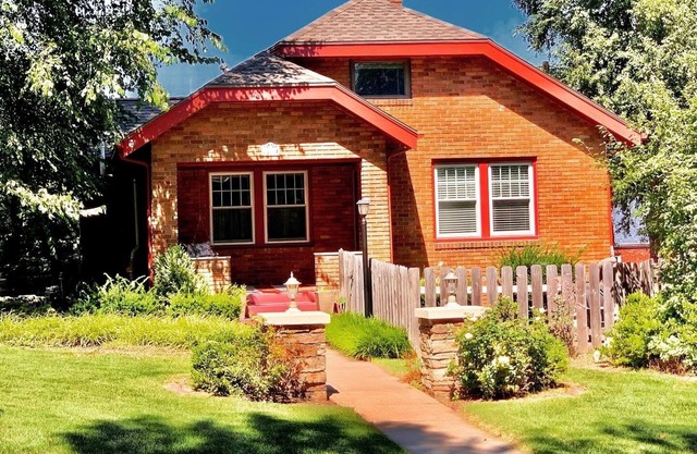 The Garden Loft Bungalow- Dundee Close To Everything Omaha!