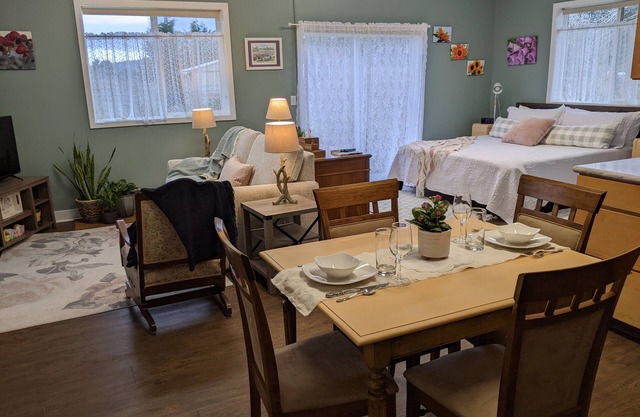 The Garden Room Retreat: Affordable Studio Getaway