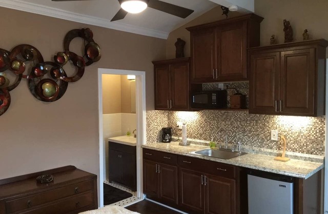 The Gatehouse - A Private Studio Apartment/Guesthouse