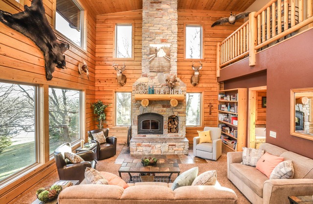 The Gathering Lodge is a relaxing, private log house with a stunning view.